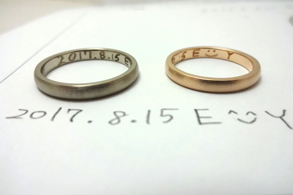結婚記念日を内側に刻印した手作り結婚指輪