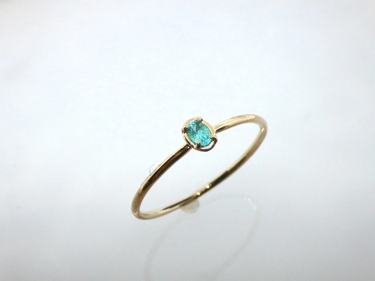 パライバトルマリンをあしらった手作りの婚約指輪