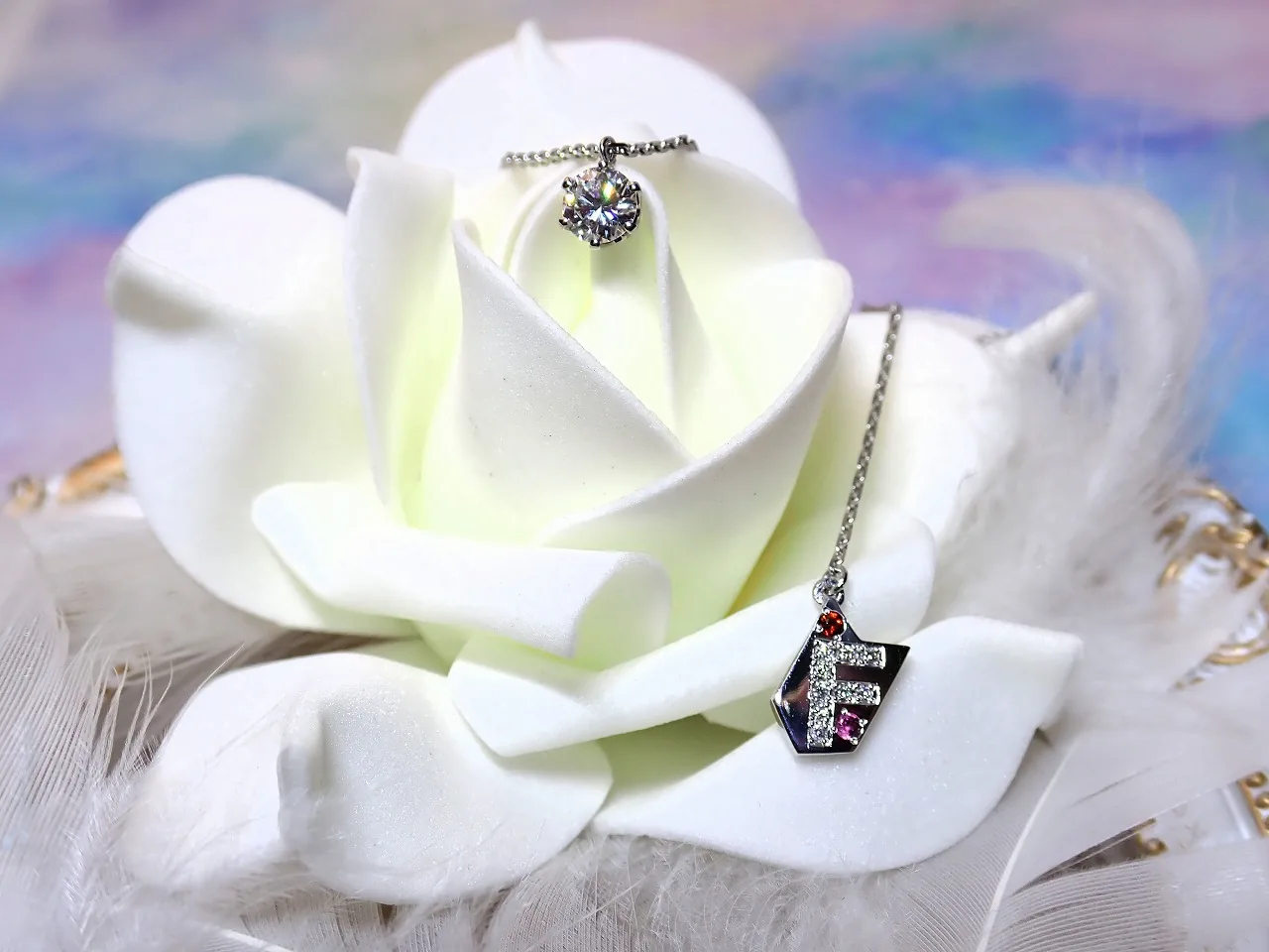 白バラとダイヤモンドペンダント。婚約記念の手作りジュエリー