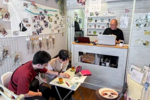 アトリエ100&1の店内。アットホームな雰囲気の手作り指輪工房