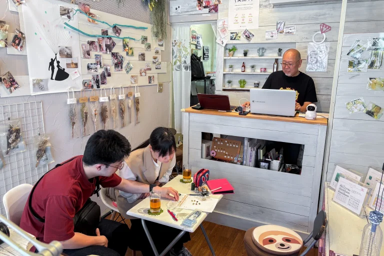 アトリエ100&1の店内。アットホームな雰囲気の手作り指輪工房