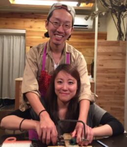 富山市在住 慎吾さん＆瞳さんの手作り結婚指輪（イニシャルの間にコーヒー豆の刻印）