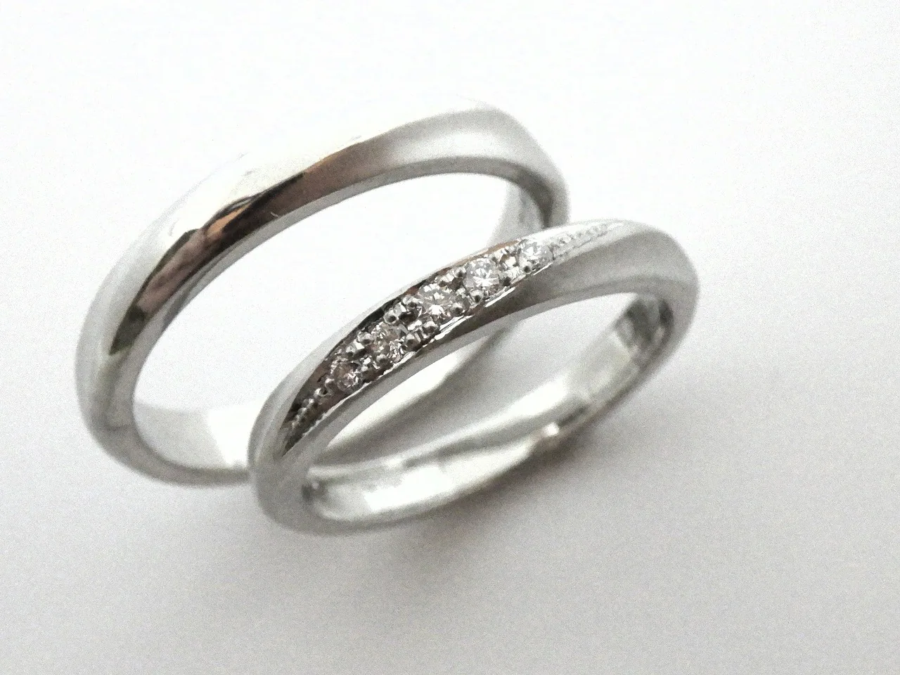 プラチナにダイヤモンドをグラデーション留めした手作り結婚指輪